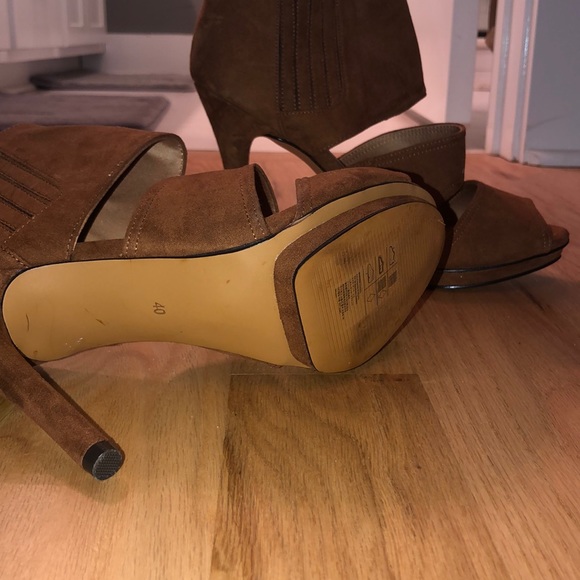 H&M HEELS - Picture 2 of 2